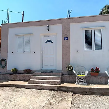Kuca Neve Holiday home *